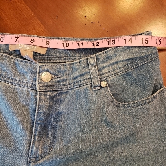 Chico's Midrise Jeans Embellished Pocket Light Wash 0 Reg 30x30.5 EUC - Picture 7 of 12